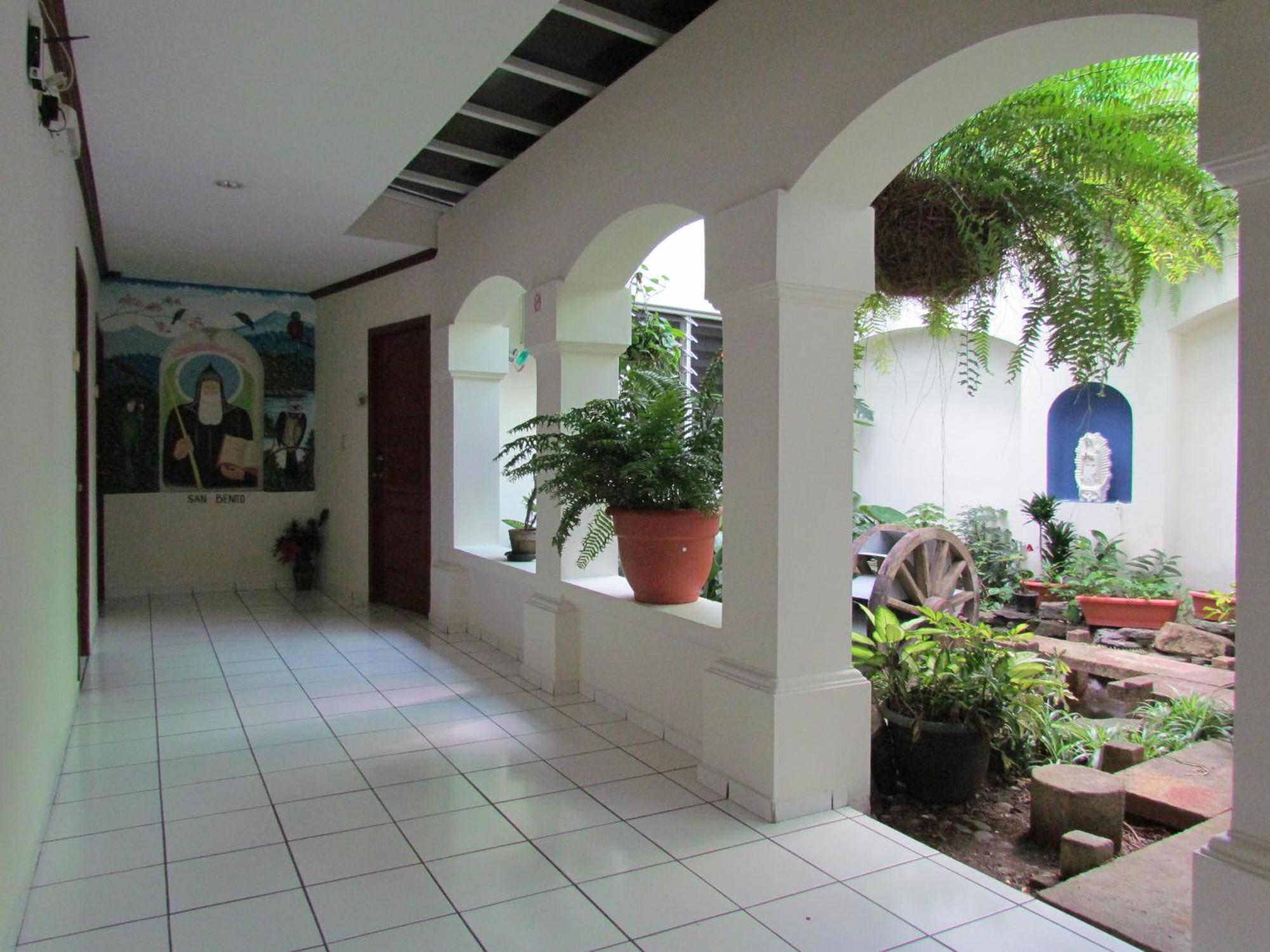 Hotel Villa Serena San Benito Сан Салвадор Екстериор снимка